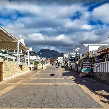 Modern 3 Bedroom With Hot Tub In Адехе