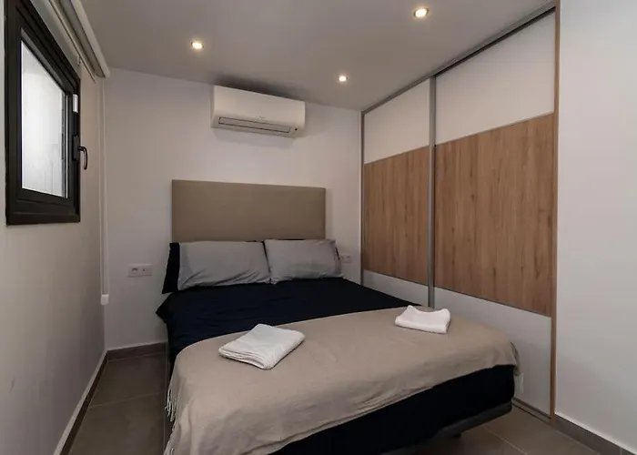 Вилла Modern 3 Bedroom With Hot Tub In