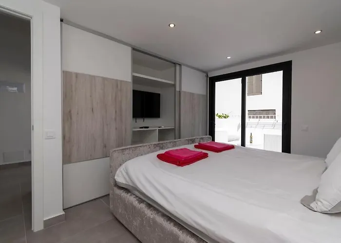 Вилла Modern 3 Bedroom With Hot Tub In Адехе