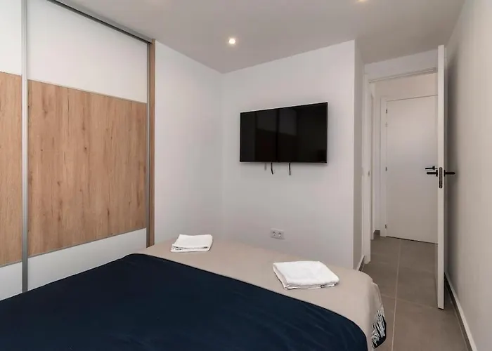 Modern 3 Bedroom With Hot Tub In * Адехе