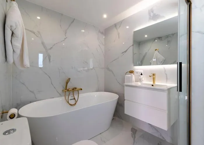 Вилла Modern 3 Bedroom With Hot Tub In Адехе