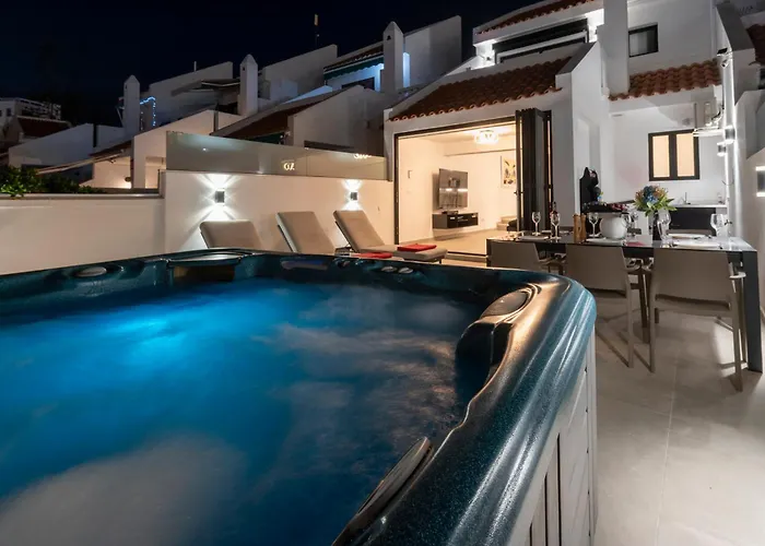 Вилла Modern 3 Bedroom With Hot Tub In *