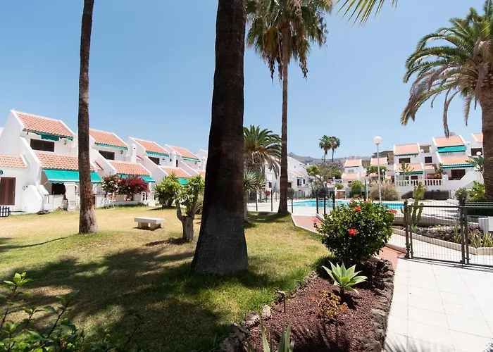 Вилла Modern 3 Bedroom With Hot Tub In