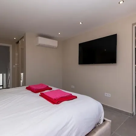 Modern 3 Bedroom With Hot Tub In Villa Costa Adeje (Tenerife)