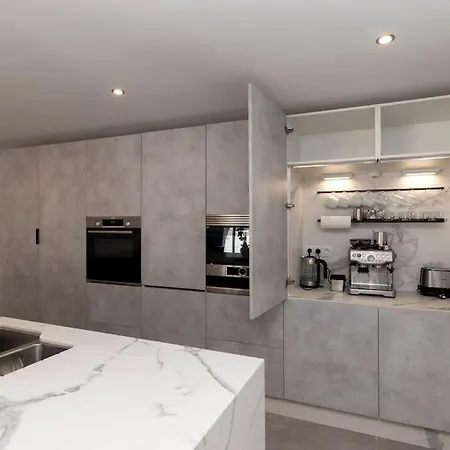 Modern 3 Bedroom With Hot Tub In Villa *