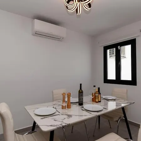 Modern 3 Bedroom With Hot Tub In Villa *