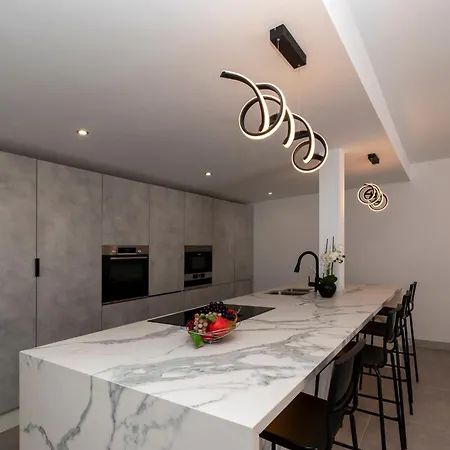 Modern 3 Bedroom With Hot Tub In Costa Adeje (Tenerife)