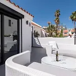 Modern 3 Bedroom With Hot Tub In Willa
