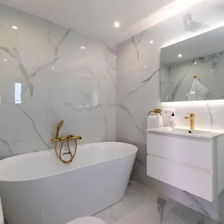 فيلة Modern 3 Bedroom With Hot Tub In أذيخي