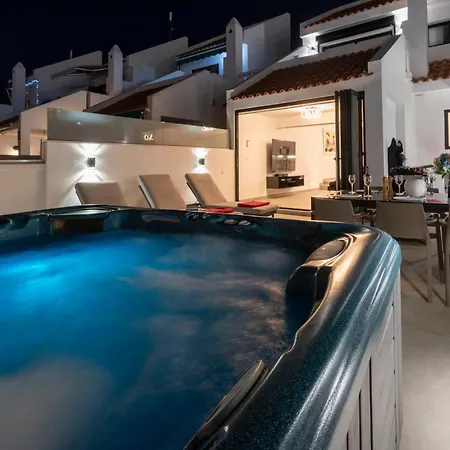 Villa Modern 3 Bedroom With Hot Tub In *